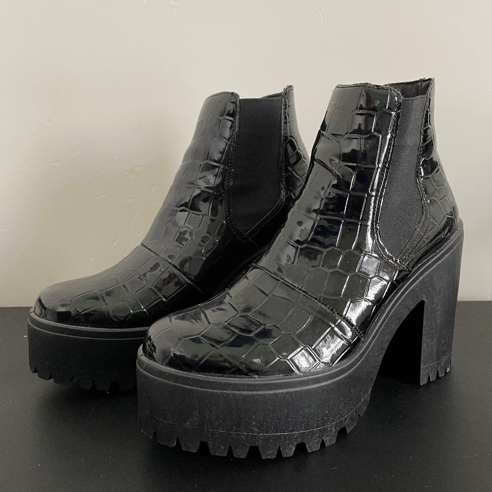 TOPSHOP Bria Croc Embossed Platform Chelsea Bootie In Black